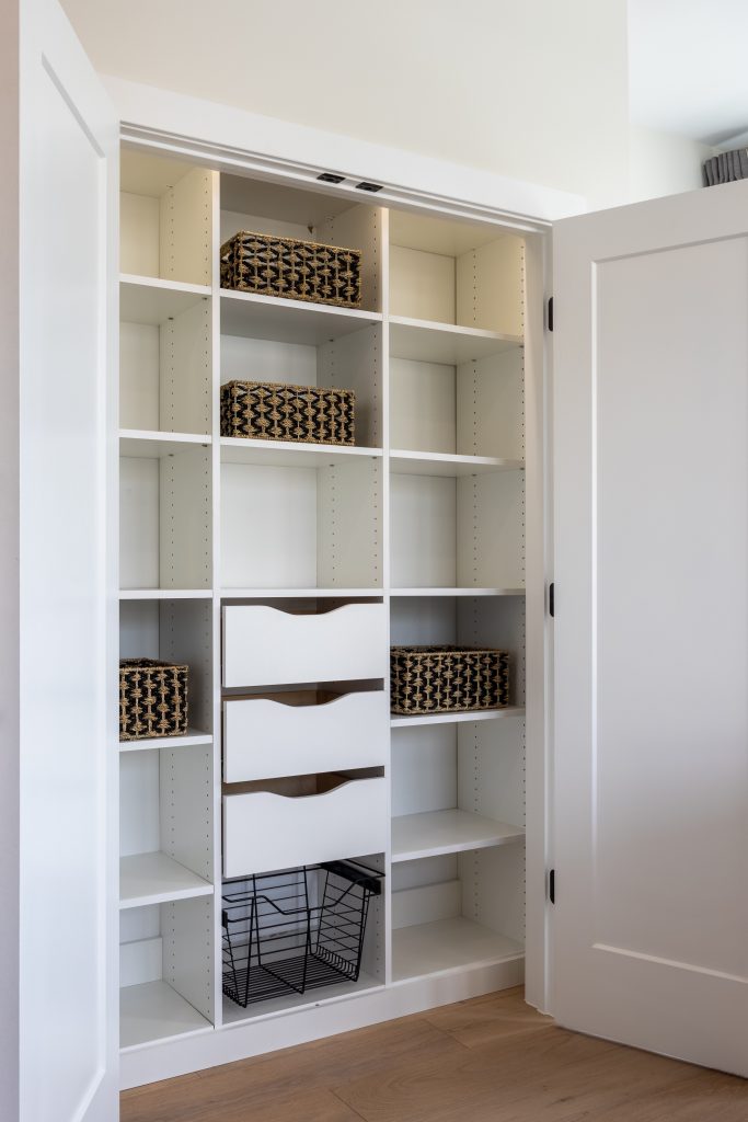 Small closet design